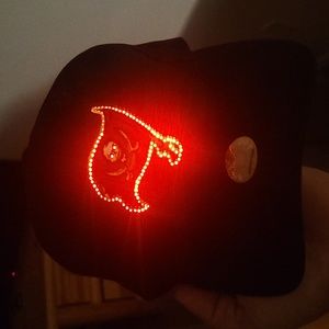 Buccaneers hat with flashing fiber optic lights, in good condition.